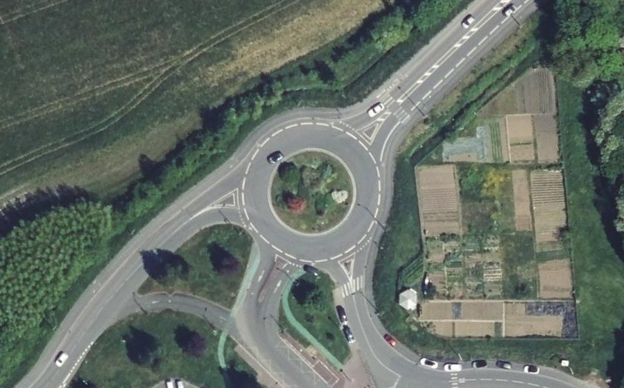 Vue aérienne du Rond-point anonyme n°659804650