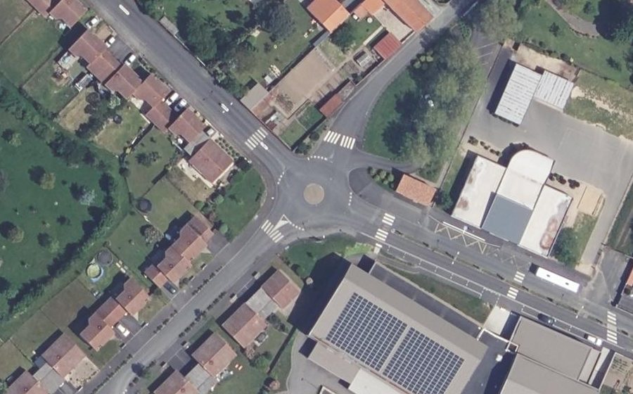 Vue aérienne du Rond-point anonyme n°659954500