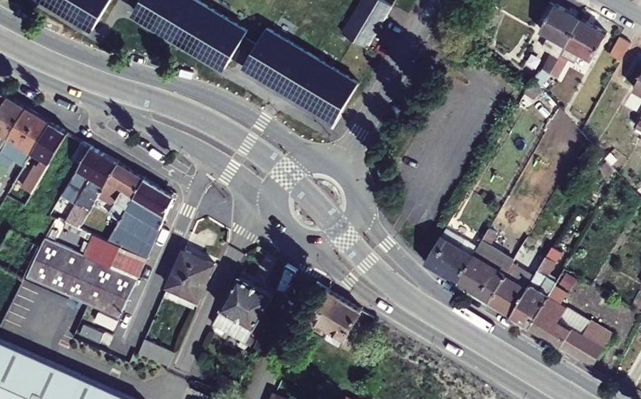 Vue aérienne du Rond-point anonyme n°660454756