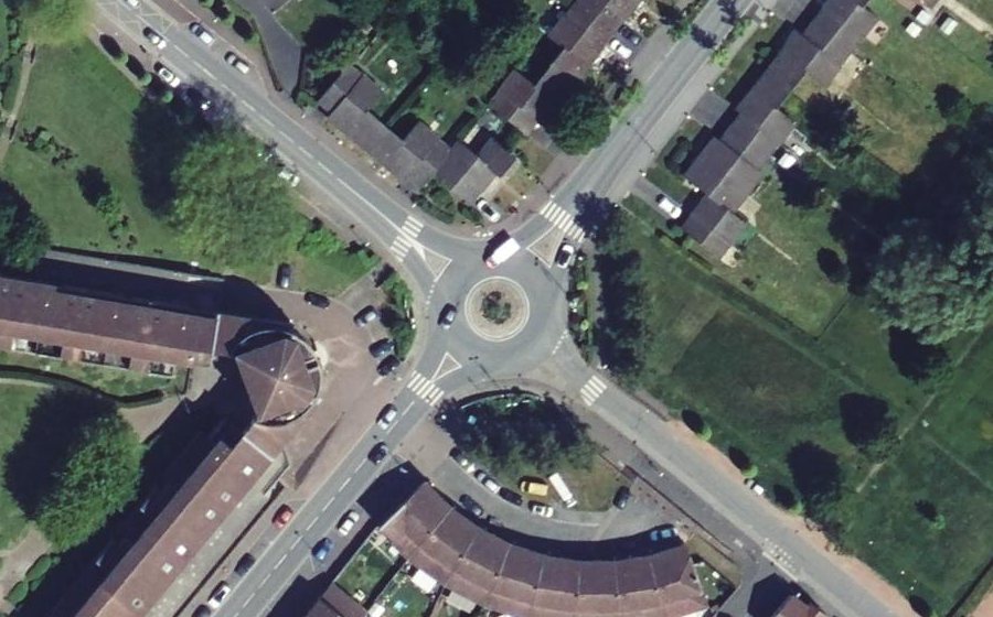 Vue aérienne du Rond-point anonyme n°660521948