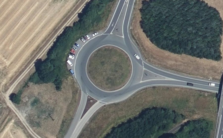 Vue aérienne du Rond-point anonyme n°66053528
