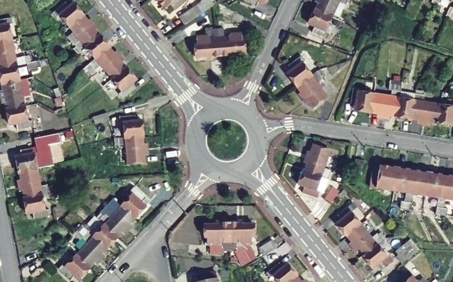 Vue aérienne du Rond-point anonyme n°660716171