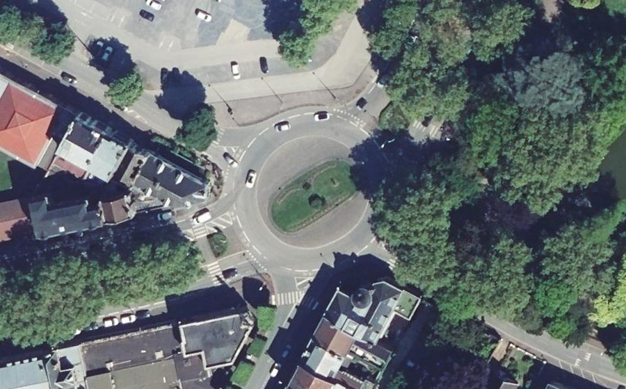 Vue aérienne du Rond-point anonyme n°660748932