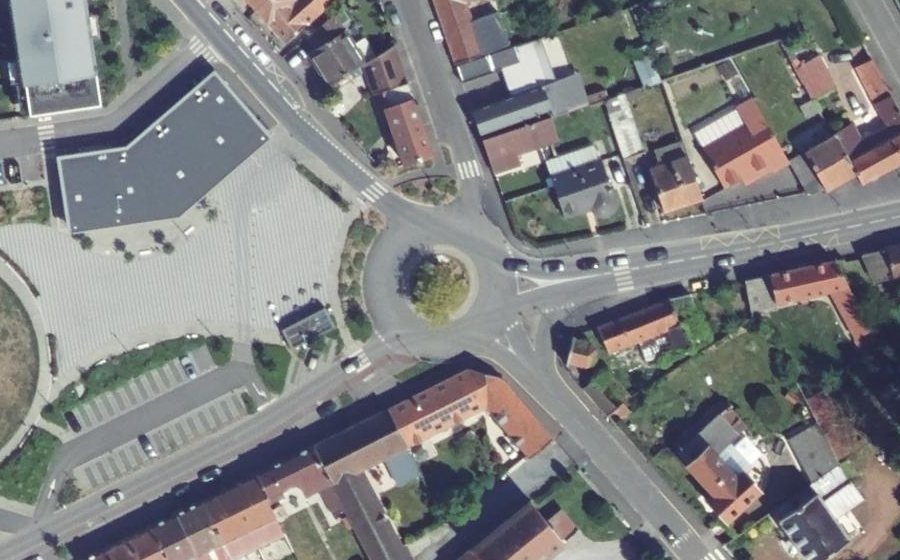 Vue aérienne du Rond-point anonyme n°660773870