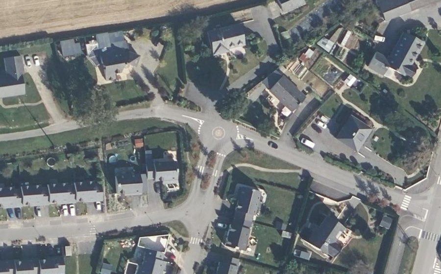 Vue aérienne du Rond-point anonyme n°660923375