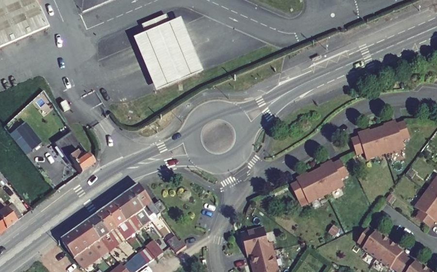 Vue aérienne du Rond-point anonyme n°660932516