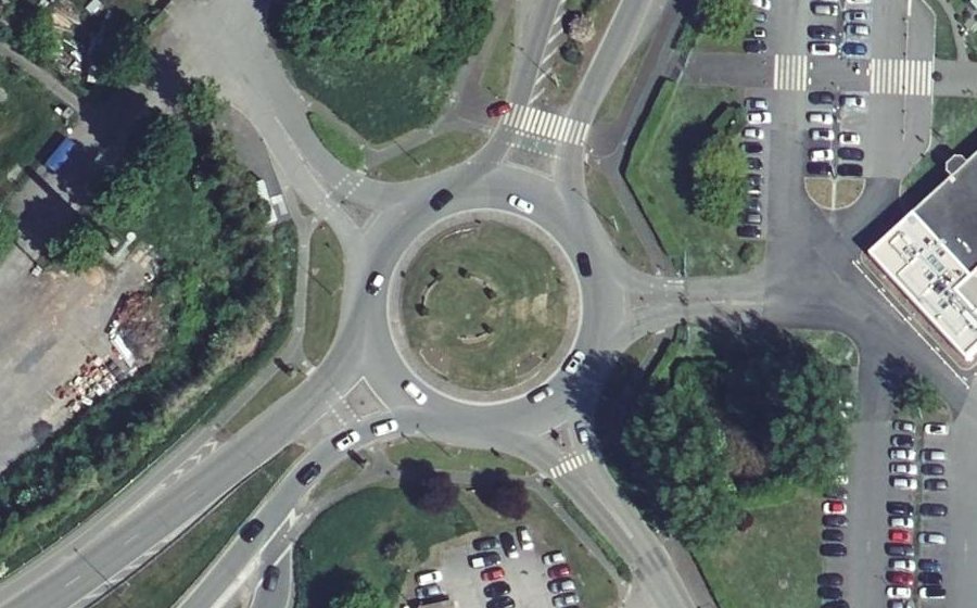 Vue aérienne du Rond-point anonyme n°660932528