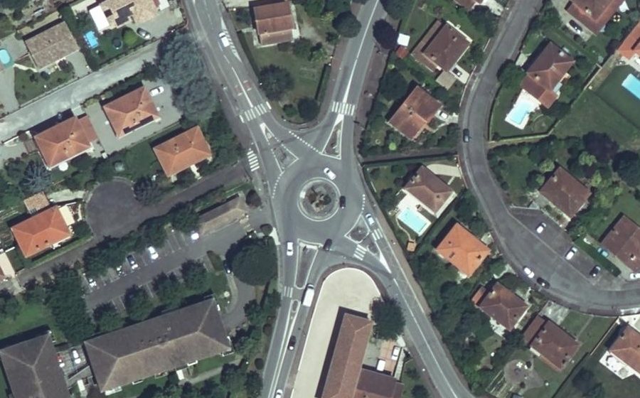 Vue aérienne du Rond-point anonyme n°660966945