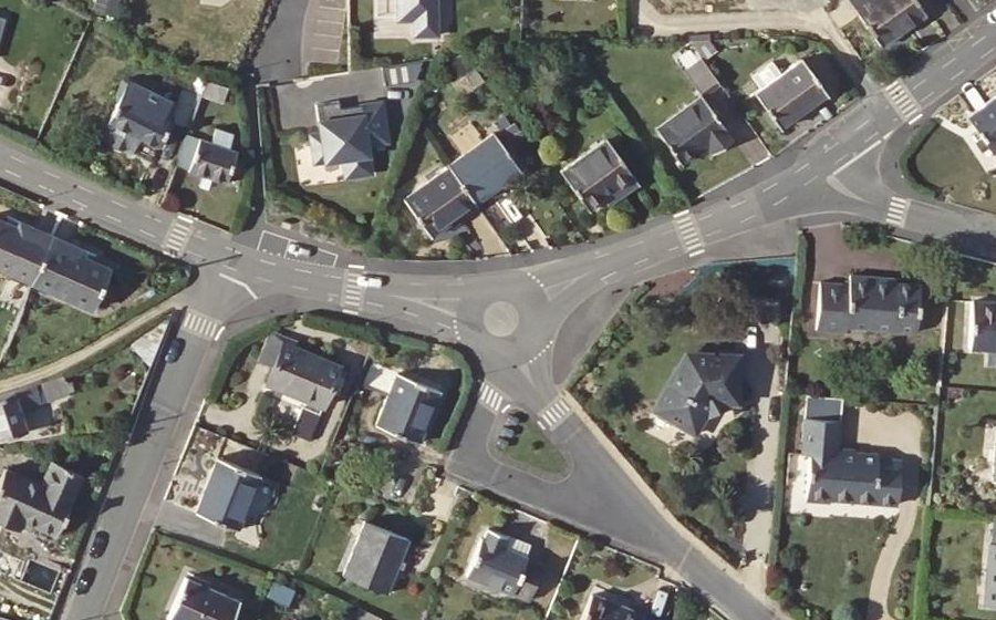 Vue aérienne du Rond-point anonyme n°660999263