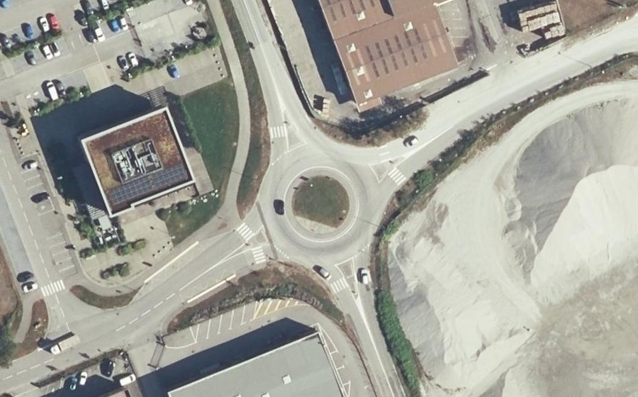 Vue aérienne du Rond-point anonyme n°661042127