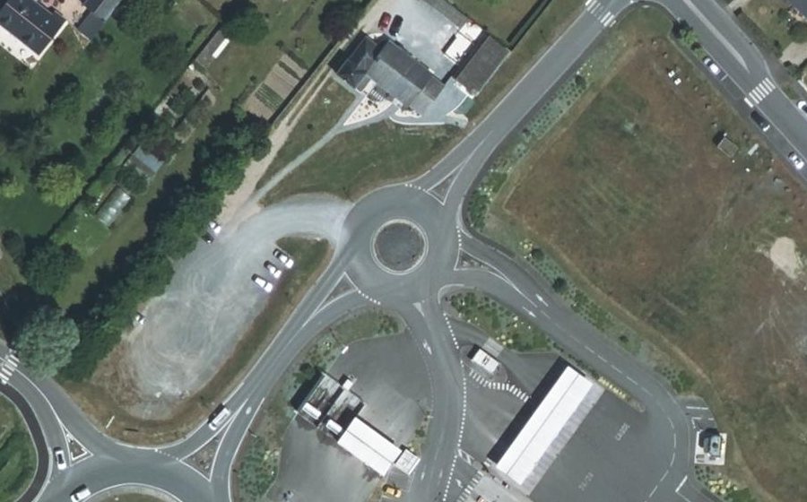 Vue aérienne du Rond-point anonyme n°661164813