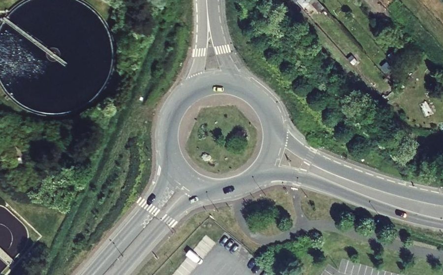 Vue aérienne du Rond-point anonyme n°661227382