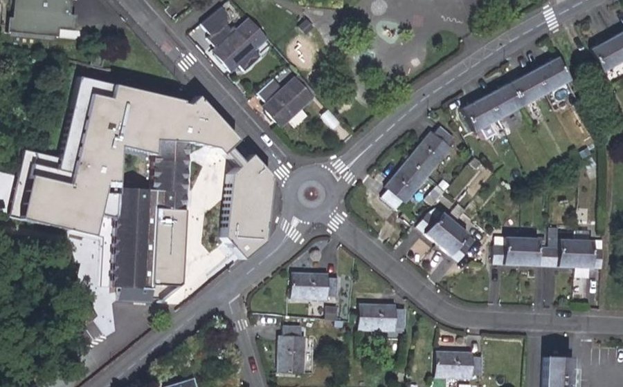 Vue aérienne du Rond-point anonyme n°661373877