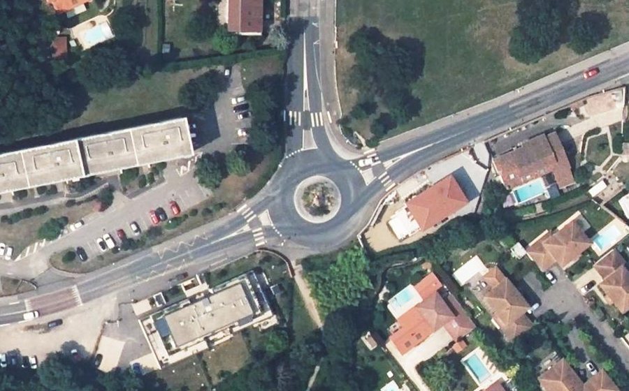 Vue aérienne du Rond-point anonyme n°661404917