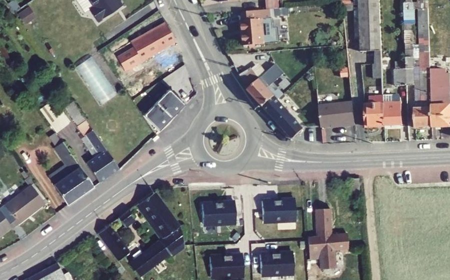 Vue aérienne du Rond-point anonyme n°661431121