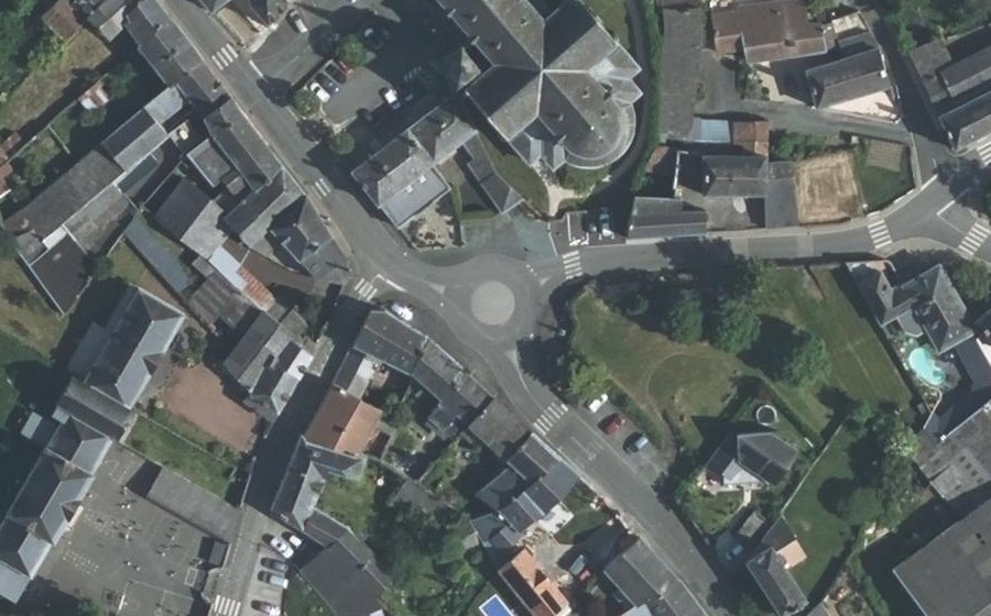 Vue aérienne du Rond-point anonyme n°661459045