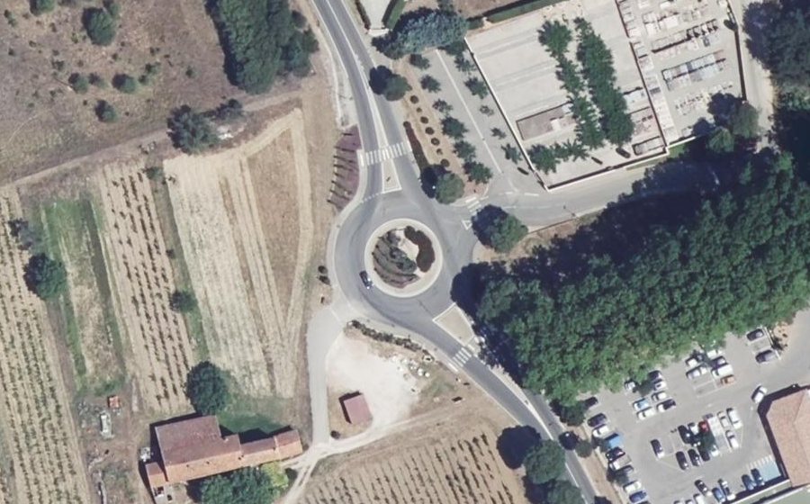 Vue aérienne du Rond-point anonyme n°661715908