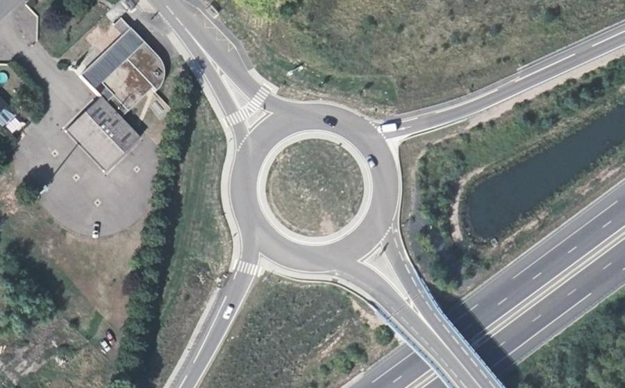 Vue aérienne du Rond-point anonyme n°661953805