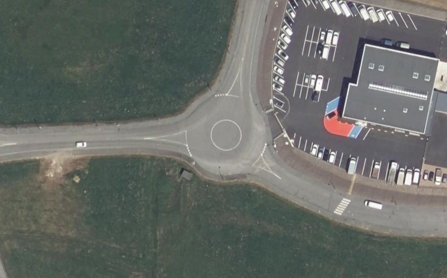 Vue aérienne du Rond-point anonyme n°662035775
