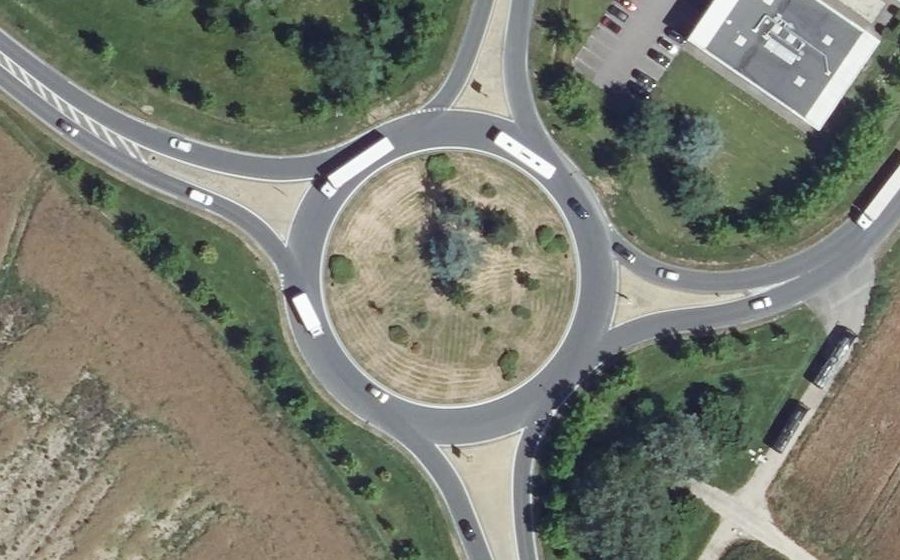 Vue aérienne du Rond-point anonyme n°662119263