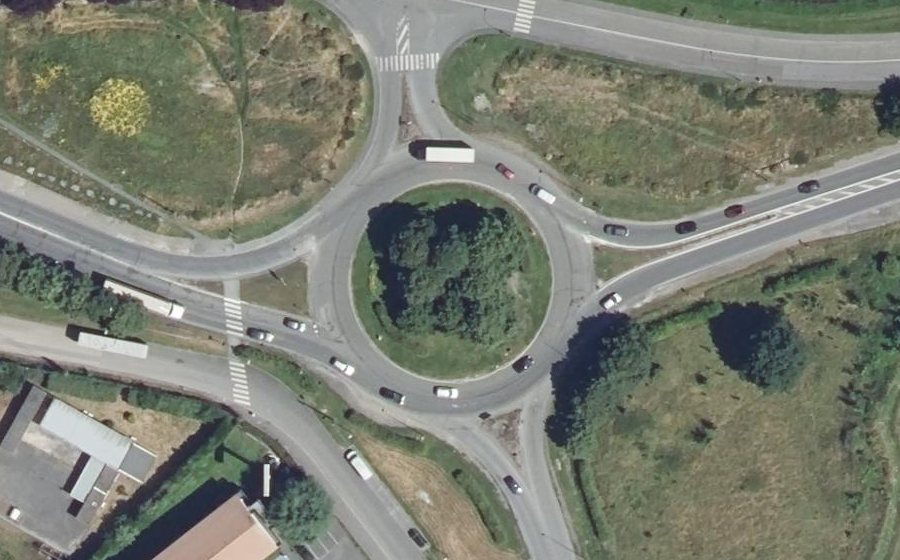 Vue aérienne du Rond-point anonyme n°662152506