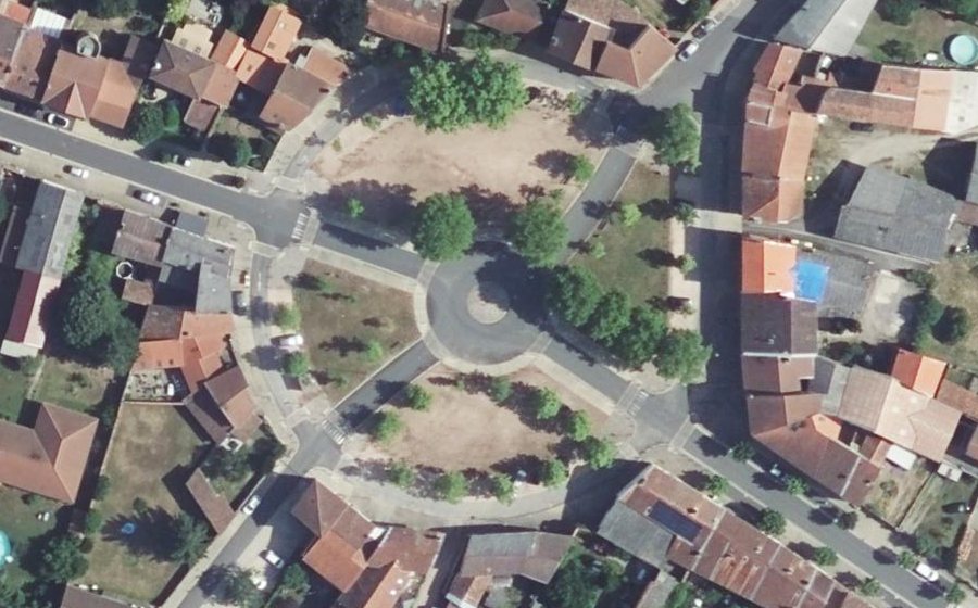Vue aérienne du Rond-point anonyme n°662186593