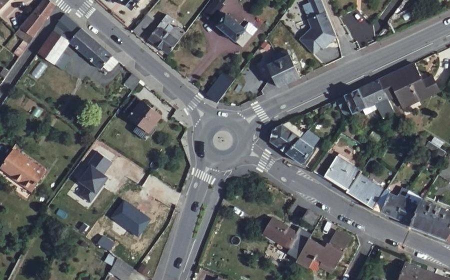 Vue aérienne du Rond-point anonyme n°662298217