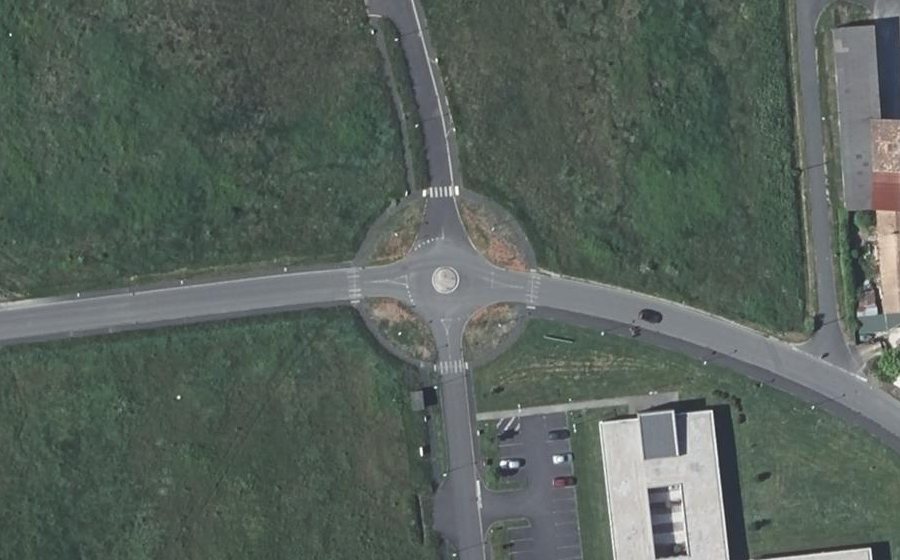 Vue aérienne du Rond-point anonyme n°662342293
