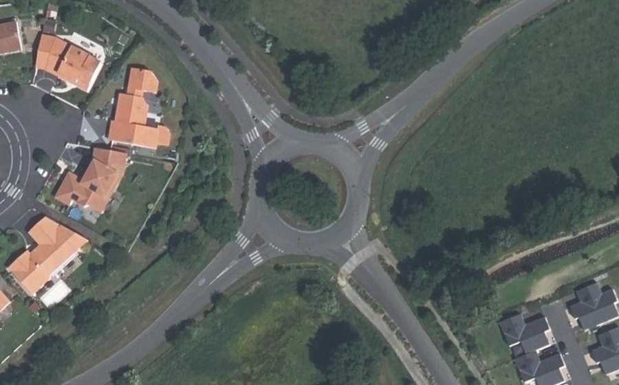 Vue aérienne du Rond-point anonyme n°66242126