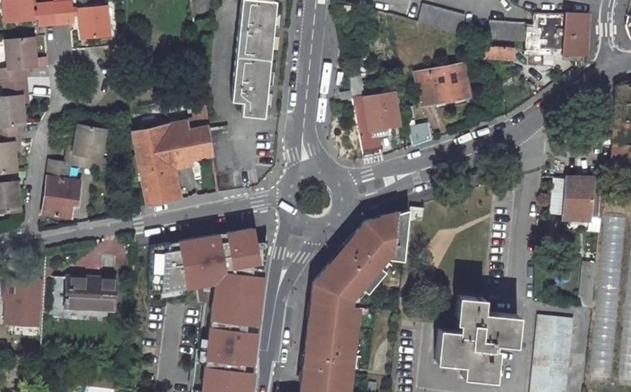 Vue aérienne du Rond-point anonyme n°662438280