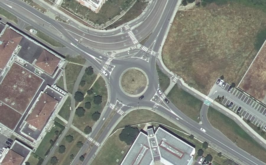 Vue aérienne du Rond-point anonyme n°662579223