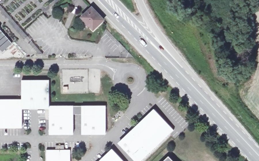 Vue aérienne du Rond-point anonyme n°662593341