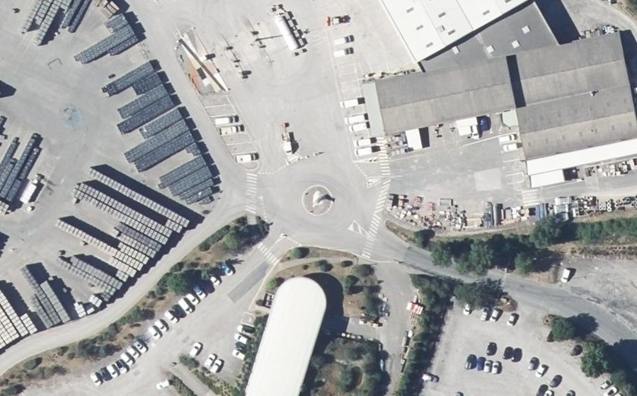 Vue aérienne du Rond-point anonyme n°662628969