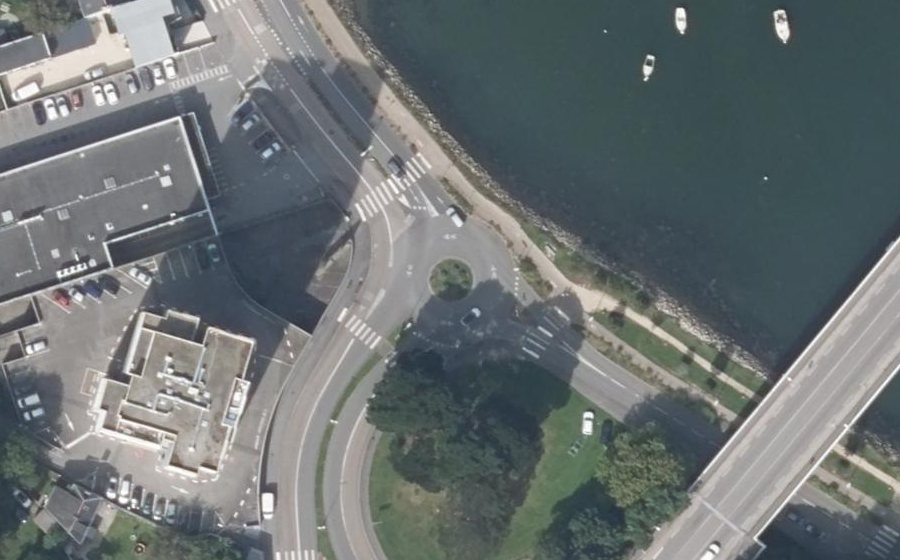 Vue aérienne du Rond-point anonyme n°662642154