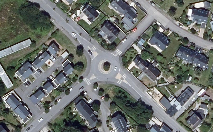 Vue aérienne du Rond-point anonyme n°662693655