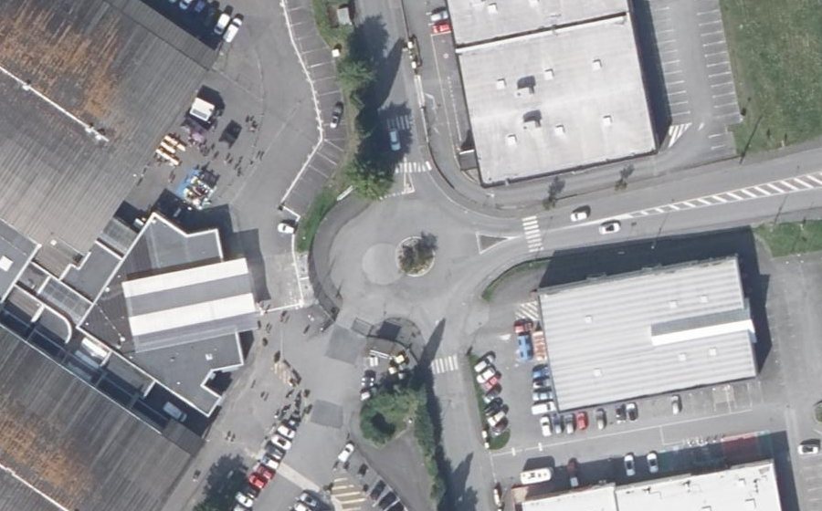 Vue aérienne du Rond-point anonyme n°662698660