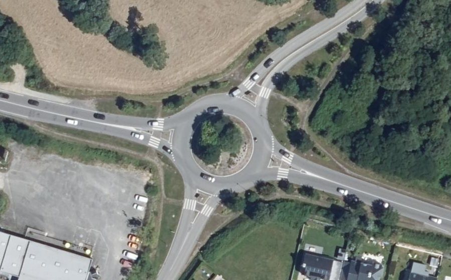 Vue aérienne du Rond-point anonyme n°662720510