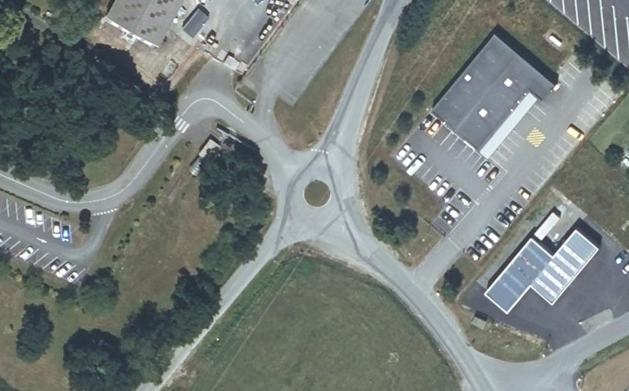 Vue aérienne du Rond-point anonyme n°662736767