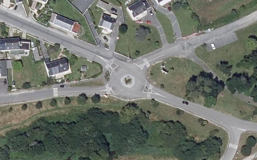 Vue aérienne du Rond-point anonyme n°662737228