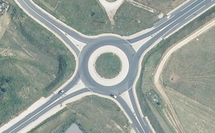 Vue aérienne du Rond-point anonyme n°662743912