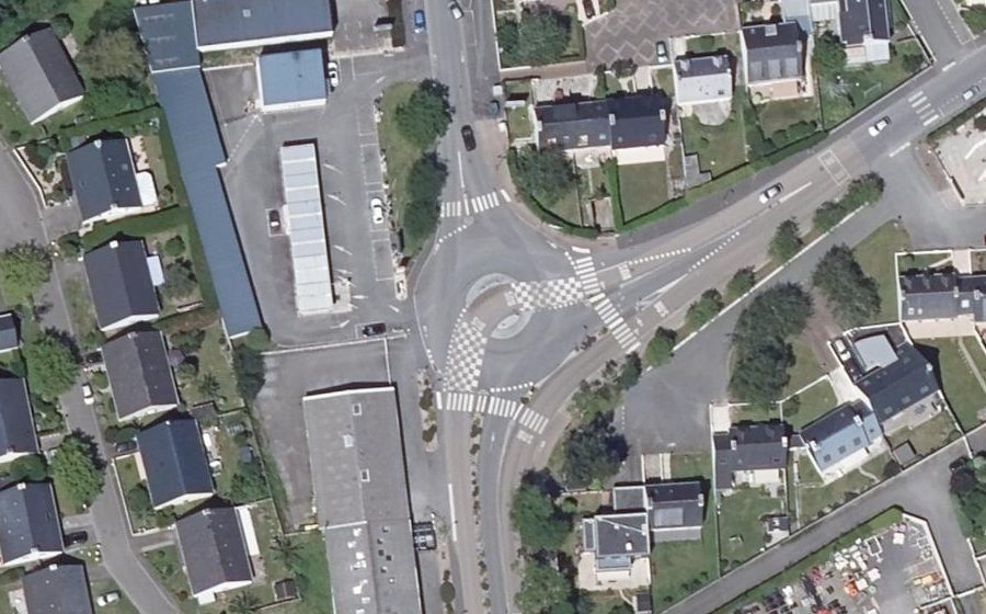 Vue aérienne du Rond-point anonyme n°662848774