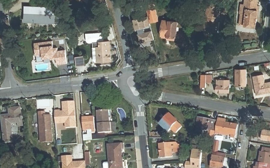 Vue aérienne du Rond-point anonyme n°662851180