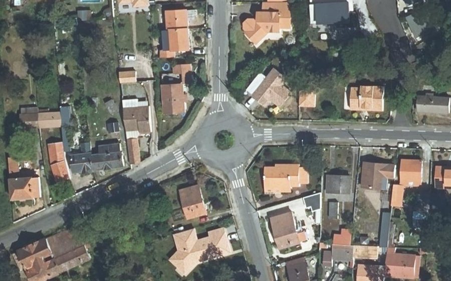 Vue aérienne du Rond-point anonyme n°662851188