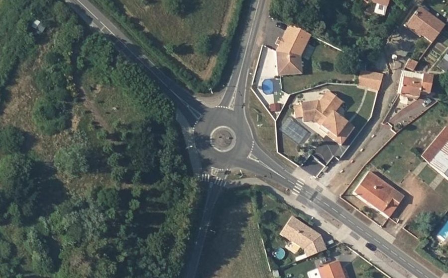Vue aérienne du Rond-point anonyme n°662860048
