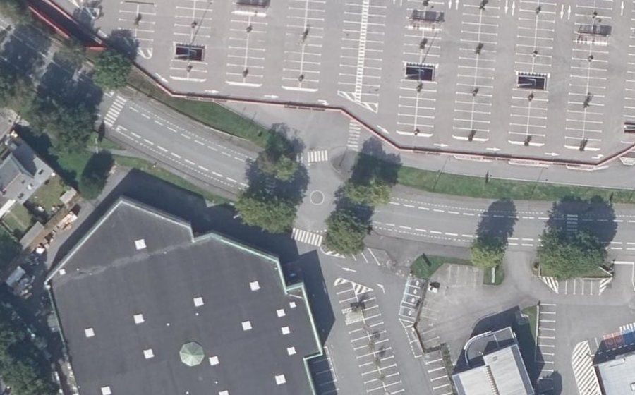 Vue aérienne du Rond-point anonyme n°662860980