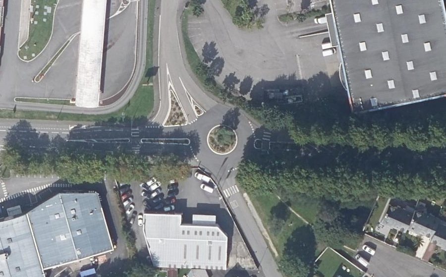 Vue aérienne du Rond-point anonyme n°662860981