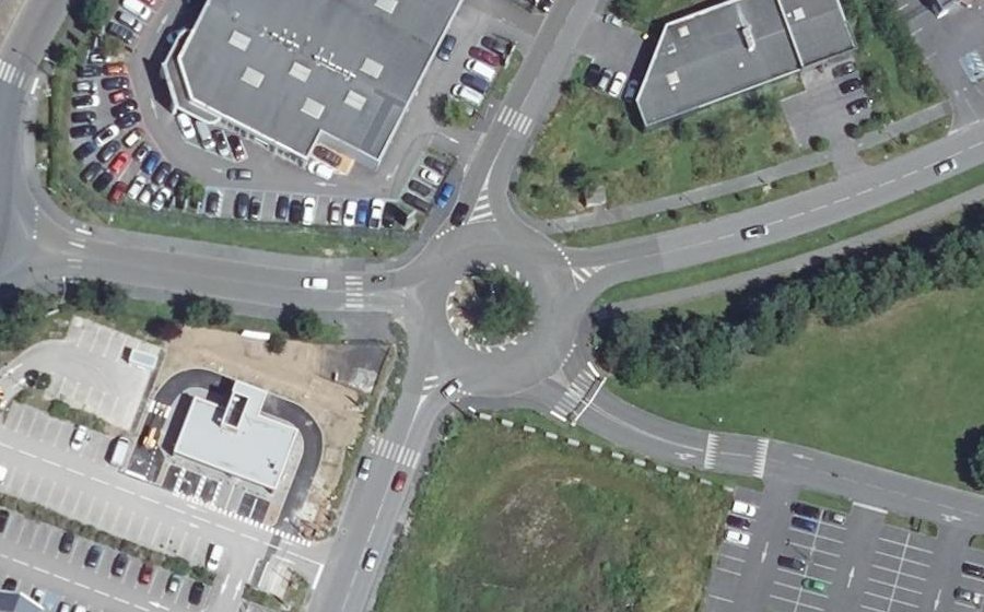 Vue aérienne du Rond-point anonyme n°662897355