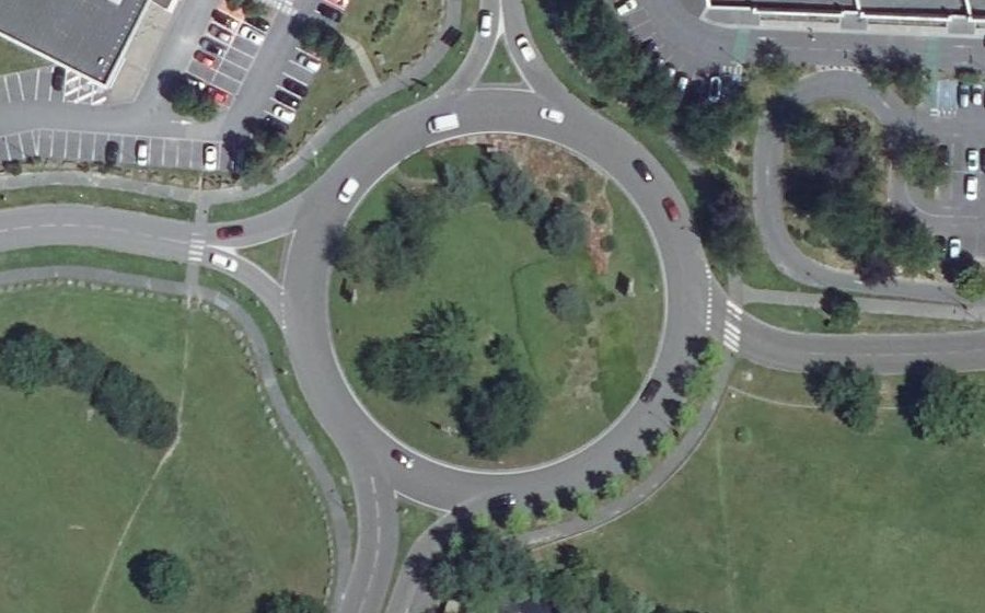 Vue aérienne du Rond-point anonyme n°662897363