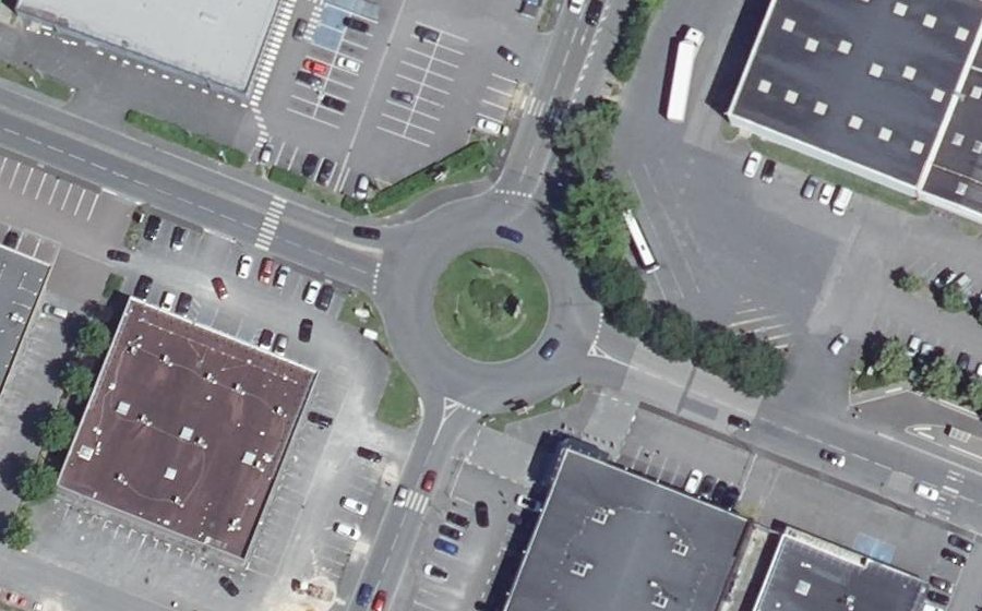 Vue aérienne du Rond-point anonyme n°662912891