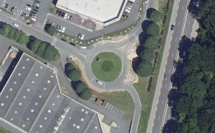 Vue aérienne du Rond-point anonyme n°662912905